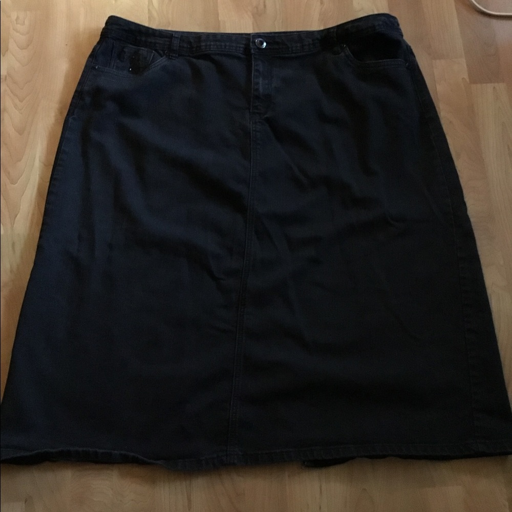 Black Denim skirt (Avenue)